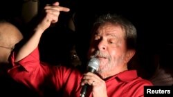  El ex presidente de Brasil Luiz Inacio Lula da Silva fue condenado a más de 9 años de prisión por corrupción y lavado de dinero en el caso Lava Jato.