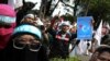 Ratusan Muslim melakukan aksi unjuk rasa untuk membela Muslim Uighur di depan Kedubes China di Jakarta, Jumat (27/12). 