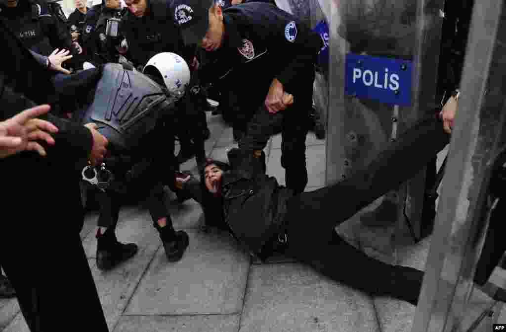 Leftist protesters clash with riot policemen in front of Istanbul courthouse in Turkey as they try to attend their leftist student friends' trial who have been in jail for months. 