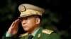 Panglima Myanmar Jenderal Senior Min Aung Hlaing memberi hormat saat menghadiri acara yang menandai peringatan Hari Martir di Mausoleum Martir di Yangon 19 Juli 2016. (Foto: Reuters/Soe Zeya Tu)