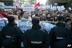 People gather for a rally in Moscow, Russia, May 14, 2017.