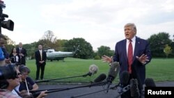 El presidente de EE.UU., Donald Trump, habla con periodistas en los jardines de la Casa Blanca antes de viajar a Baltimore, Maryland para un retiro del Partido Republicano. Septiembre 12 de 2019. Reuters.