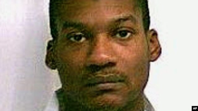 Según las autoridades, Emanuel Lutchman "planeaba cometer un ataque armado contra civiles en un bar restaurante en Rochester. 