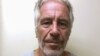 Archivo - El desaparecido financiero Jeffrey Epstein en una foto del registro de delincuentes sexuales de la División Estatal de los Servicios de Justicia Criminal de Nueva York. Marzo 28 de 2017. 