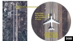 Lazkiye Havaalanı'nda uyduyla görüntülenen bir Rus Antonov An-124 Ruslan (Condor) askeri nakliye uçağı