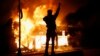ادامۀ تظاهرات خشونت‌بار در امریکا؛ بازداشت ۱۴۰۰ نفر