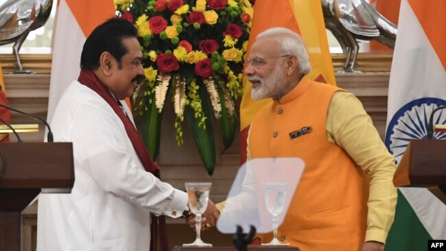 سری لنکا کے وزیرِ اعظم نے گزشتہ سال بھارت کا دورہ کیا تھا۔