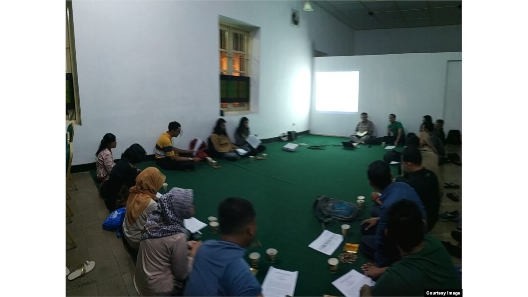 Komunitas Jangkah Yogyakarta bertemu membahas naskah kuno. (Courtesy: Taufiq)