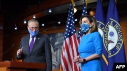  Nancy Pelosi na Chuck Schumer mu kiganiro n'abanyamakuru