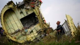 Pesawat MH17 Malaysia Airlines yang jatuh di dekat Desa Grabovo, kawasan Donetsk, Ukraina Timur 22 Juli 2014.