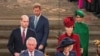 Pangeran Charles dan istrinya, Camilla baris depan); Pangeran William dan istrinya Kate (baju merah ), dan Pangeran Harry dan Meghan, menghadiri peringatan Persemakmuran di di Westminster Abbey di London, Inggris 9 Maret 2020. (Foto: Phil Harris/Pool via REUTERS/File Photo)