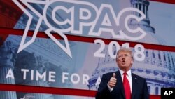 El presidente Donald Trump habló en la Conferencia Conservadora de Acción Política, CPAC, el viernes 23 de febrero de 2018 en Oxon Hill, Maryland, en las afueras de Washington.