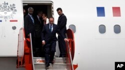 French President Francois Hollande deplanes at the Toussaint Louverture International Airport in Port-au-Prince, Haiti, May 12, 2015.