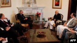 کرزی خواستار توضیحات دابنز در باره جنگ افغانستان است
