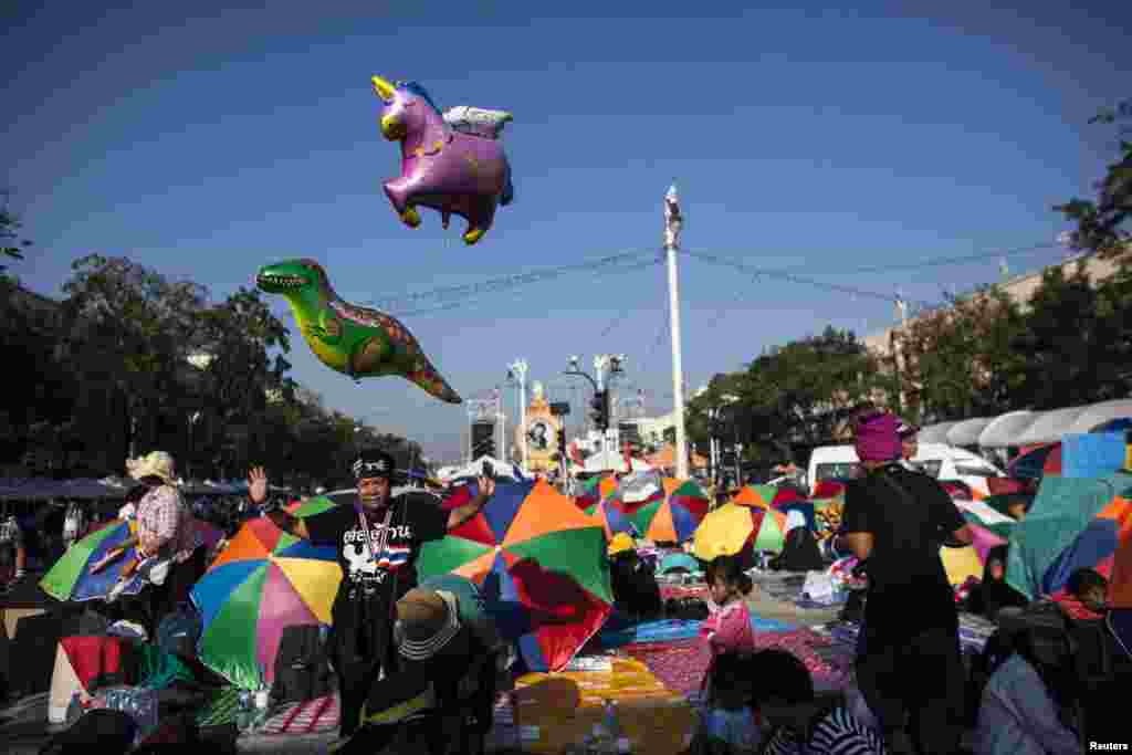 A woman dances in the anti-government protester encampment near the Democracy Monument, Bangkok, Thailand, Jan. 12, 2014.&nbsp;