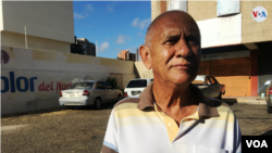 Ángel Chourio, ex trabajador de una empresa petrolera, de 64 años, cree que hay una dolarización de facto en el país. “¡El bolívar es de nosotros”, defiende.