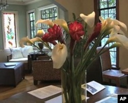 手工制的花玻璃窗和瓦片