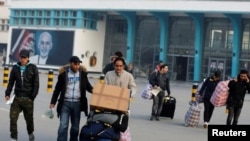 آرشیف: تعدادی از مهاجران برگشته به افغانستان 