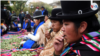 La masticación de la hoja de coca es una tradición ancestral para los pueblos indígenas bolivianos, ya que así ingieren sus nutrientes y sus cualidades medicinales.