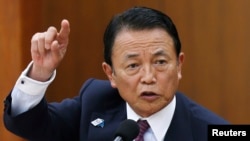 Menteri Keuangan Jepang Taro Aso mendesak para pemimpin AS menyelesaikan perselisihan sebelum tenggat waktu bagi kenaikan utang AS tanggal 17 Oktober (foto: dok). 