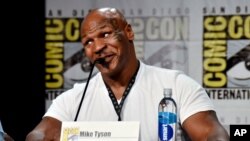 En "Los Misterios de Mike Tyson”, una versión animada del ex boxeador resuelve casos junto una paloma.