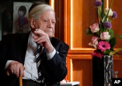 FILE - Former West German Chancellor Helmut Schmidt attends a meeting with the Prime Minister of China, Li Keqiang, unseen, in Berlin, Germany, May 27, 2013.