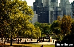 A "Lazy Afternoon in Central Park" as it looked about the time Tony Bennett recorded "Spring in Manhattan"