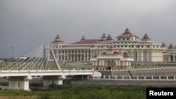 Gedung Parlemen Burma di Naypyitaw (Foto: dok). NLD akan memboikot upacara pelantikan yang rencanya akan dilaksanakan Senin mendatang karena sengketa sumpah jabatan.