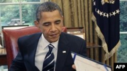 Tổng thống Obama ký dự luật gia hạn việc cắt giảm thuế lương bổng