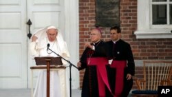 El papa Francisco dijo que el salón de la independencia en Filadelfia es el símbolo de los ideales estadounidenses y resaltó nuevamente los valores de la familia.
