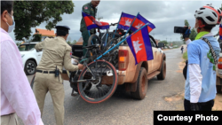 Kok Kong police interrupted a youth biking campaign taking away their bikes as they intended to bike from Koh Kong to Phnom Penh to submit a petition to have "Kok Kong Krav Island" a protected area, in Koh Kong province, June 3, 2020. (Courtesy photo of Alex Gonzalez Davidson)