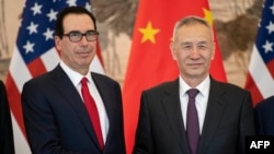 스티븐 므누신 미 재무장관과 류허 중국 부총리가 지난달 29일 중국 베이징 댜오위타이 국빈관에서 만났다. 