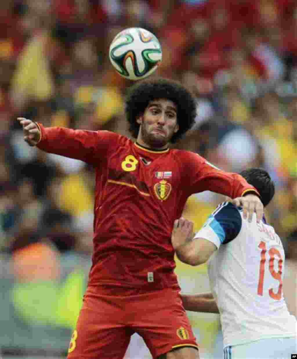 Belgium's Marouane Fellaini, left, challenges Russia's Alexander Samedov during the group H World Cup soccer match between Belgium and Russia at the Maracana stadium in Rio de Janeiro, Brazil, Sunday, June 22, 2014. (AP Photo/Ivan Sekretarev)