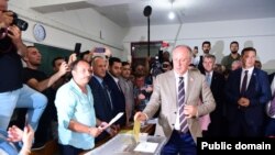 Muharrem İnce oy kullanıyor