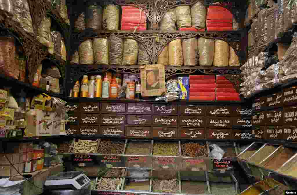 فروشگاه گیاهان دارویی در قاهره، پایتخت مصر. &nbsp; 