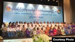ရန္ကုန္ႏုိင္ငံတကာ ေက်ာက္မ်က္ရတနာျပပြဲ သတင္းဓါတ္ပံုမ်ား 