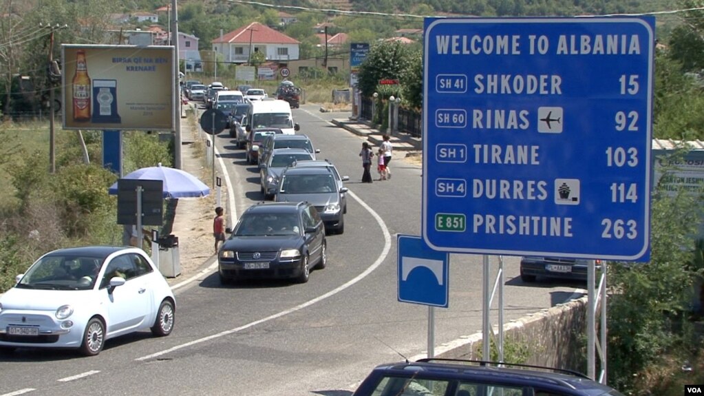Shqipëri, fluks i madh pushuesish në pikëkalimet kufitare