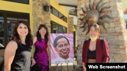 Cô Jocelyn Yow (phải) tại một sự kiện về quyền của phụ nữ tại trường tiểu học Rosa Parks. Photo Facebook Jocelyn Yow