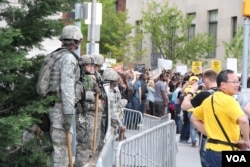 National guard troops in front of Baltimore City Hall observe as more than 1000 student protesters arrive, April 30, 2015. (Victoria Macchi/VOA News)