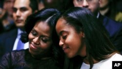 Michelle et Malia Obama, lors du discours d'adieu de Barack Obama à Chicago