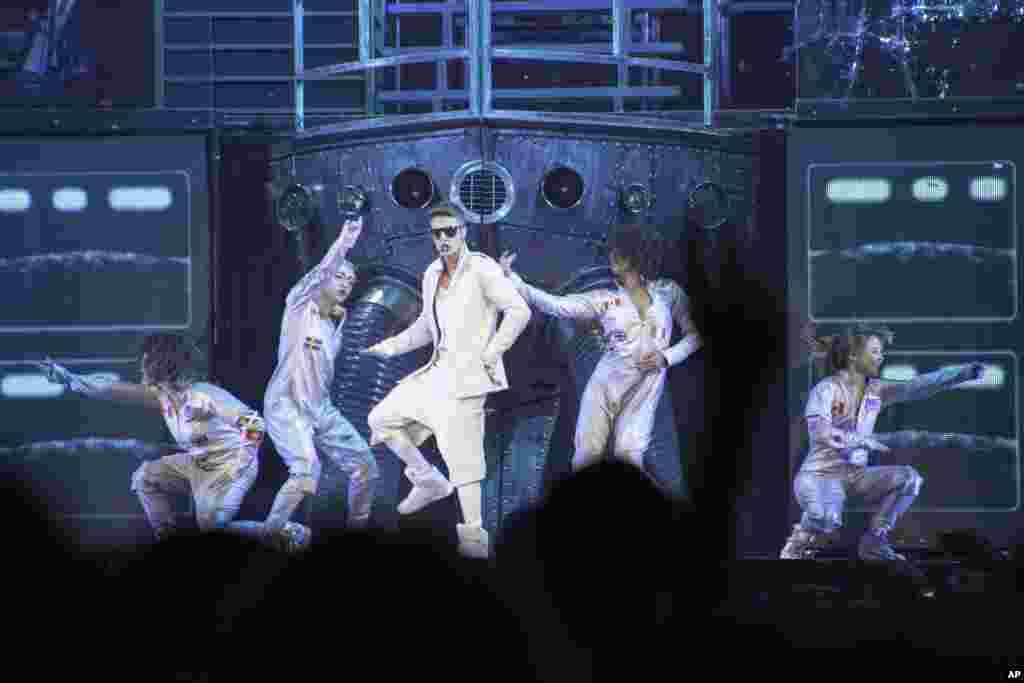 El cantante canadiense Justin Bieber hizo estallar el Verizon Center durante su actuación en la capital de EE.UU.