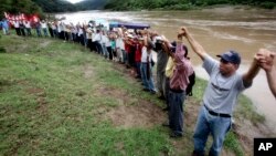 FILE - Honduras' largest tribe, the Lenca Indians, battles a proposed hydroelectric dam, Oct. 21, 2006. Lesbia Yaneth Urquia, who also fought the dam, killed by unidentified men, authorities said Thursday. 