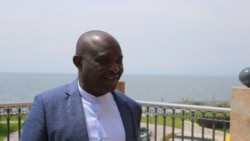 L'homme d'affaires congolais Vanny Bishweka sourit à son hôtel Serena à Goma, dans l'est de la RDC, le 16 octobre 2020.