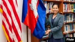 Chen Sopheap, founder and managing director of Keiy Tambanh Khmer, a silk-based clothing enterprise, attends a meeting at the U.S. Embassy in Cambodia, Phnom Penh, Sept. 10, 2018. (Rick Albertson, U.S. Embassy in Cambodia)