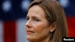 Amy Coney Barret, hakim Pengadilan Banding Sirkuit ke-7, dalam acara pengumuman nominasi Hakim Agung Mahkamah Agung AS, oleh Presiden Donald Trump, di Gedung Putih, Washington DC, 26 September 2020. (Foto: Reuters)