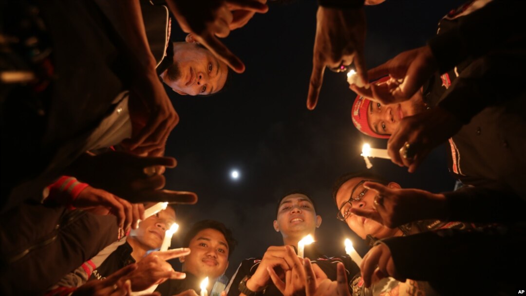 Pelaksanaan Earth Hour di Jakarta (28/5).