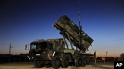 Patriot surface-to-air missile battery on a training ground in Fort Bliss near El Paso, Texas, Feb. 15, 2012 (file photo).