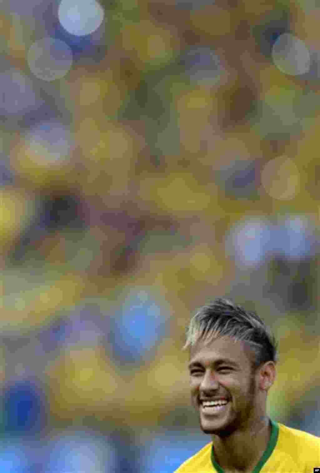 Brazil's Neymar smiles before the World Cup quarterfinal soccer match between Brazil and Colombia at the Arena Castelao in Fortaleza, Brazil, Friday, July 4, 2014. (AP Photo/Manu Fernandez)