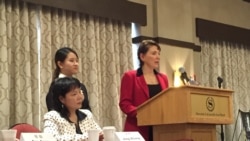 女权无疆界主席瑞吉在《中国妇女儿童权益论坛》上发言 (美国之音方冰拍摄)