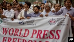 Pakistan journalists rally to observe the World Press Freedom Day in Islamabad, Pakistan, May 3, 2016.